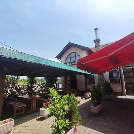 Bed and Breakfast Pansion Kamin Lukavica Esterno foto