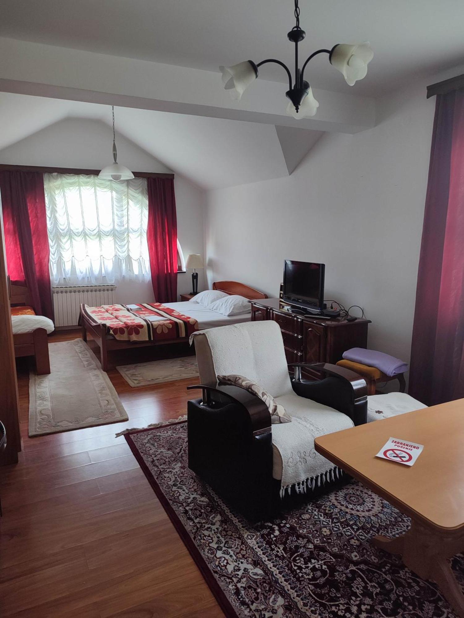 Bed and Breakfast Pansion Kamin Lukavica Esterno foto