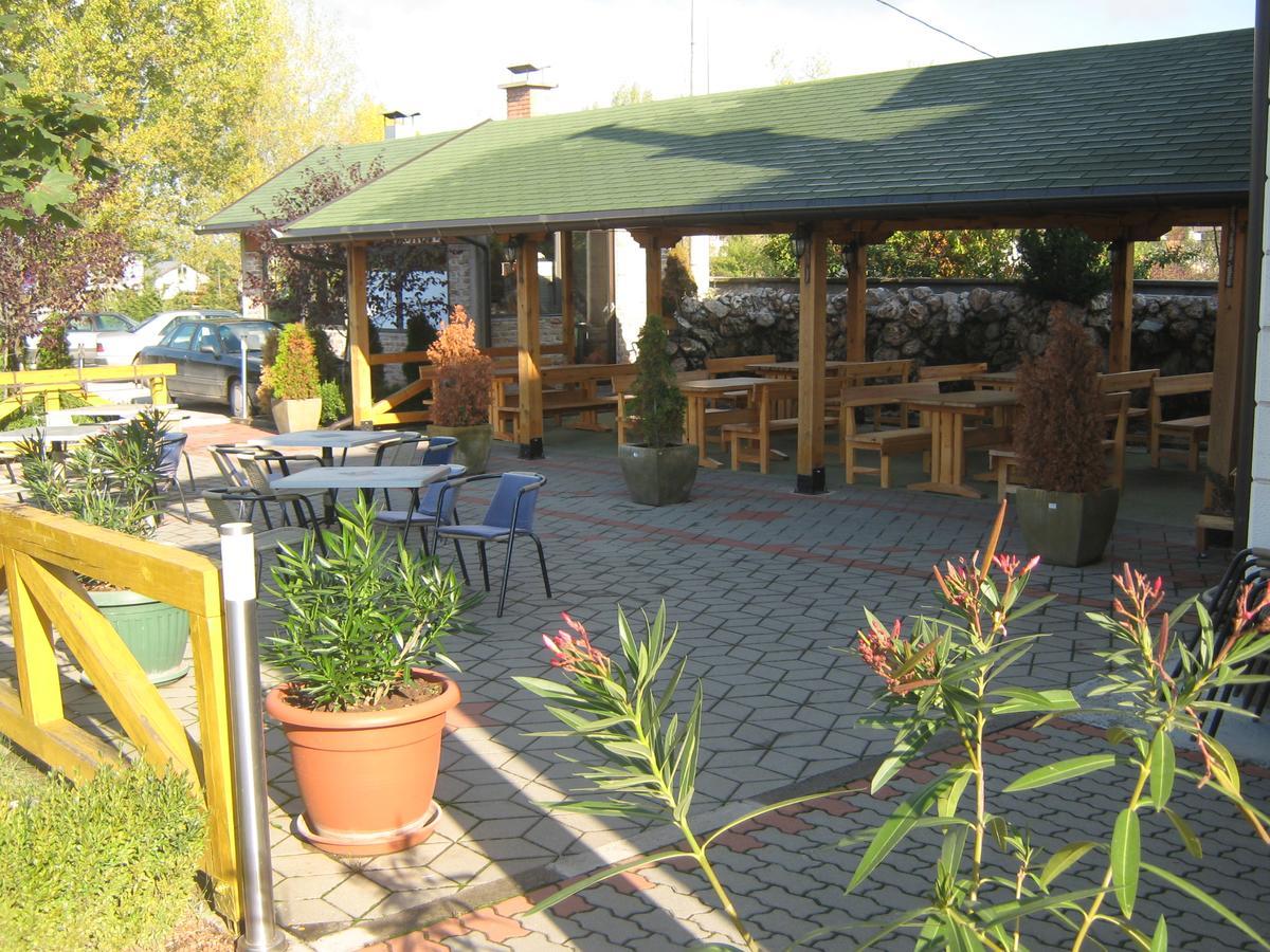 Bed and Breakfast Pansion Kamin Lukavica Esterno foto